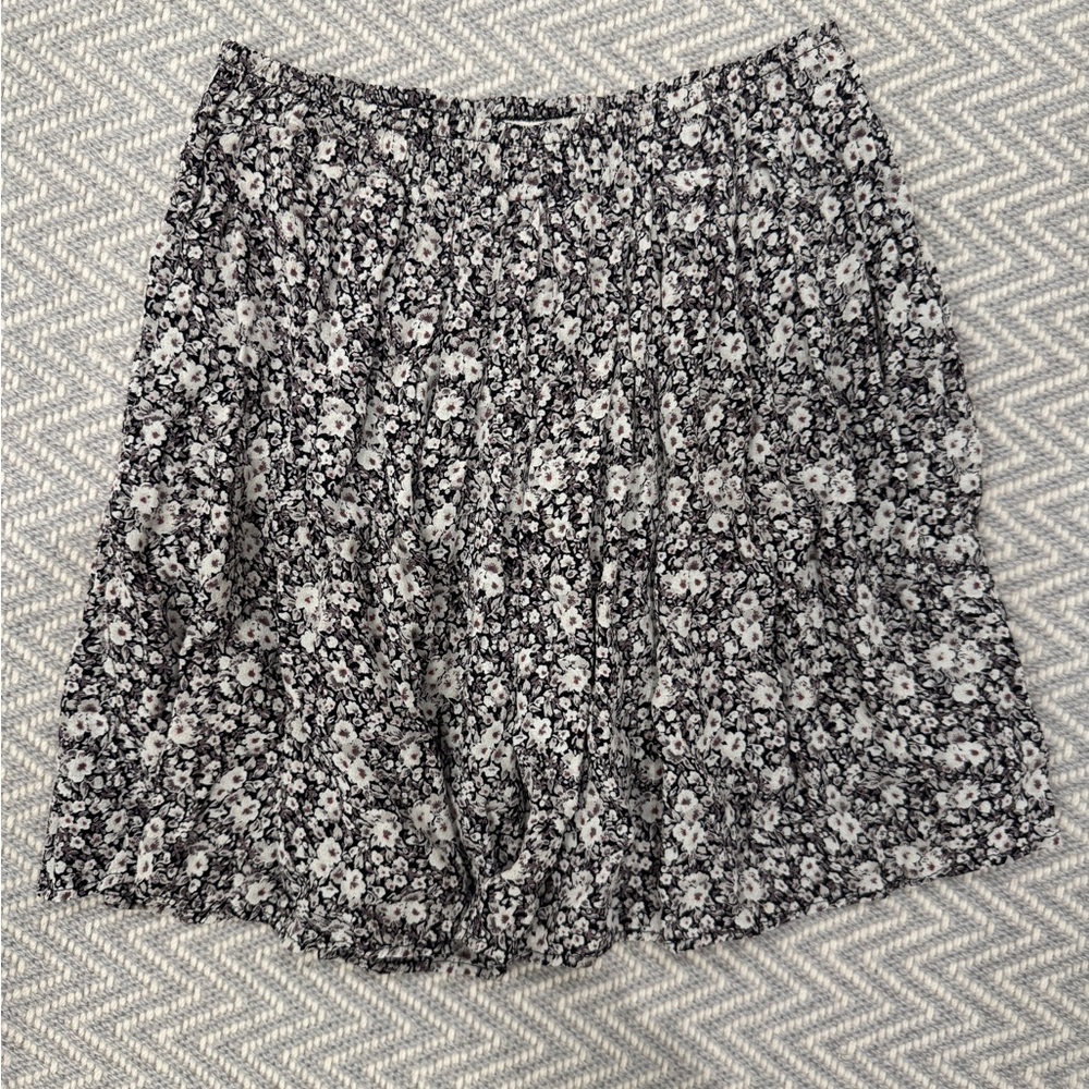 Brandy Melville John Galt Floral Skirt, Black and White Pattern OS Ditsy Floral